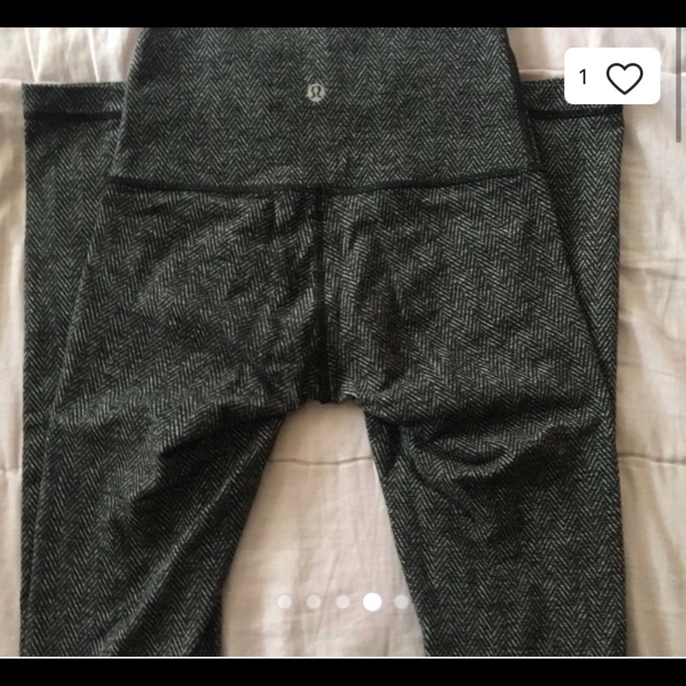 Lululemon leggings size 4 SALE PRICE 🥳